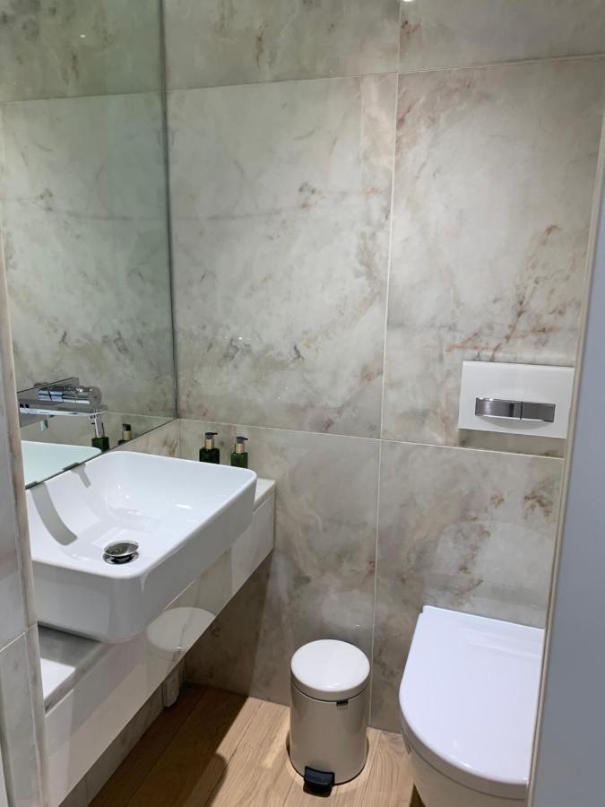 New!! Luxury Avenida Da Liberdade Flat- With Rooftop And Pool Apartment Lissabon